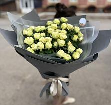 Букет Белые кустовые розы Солинеро в Красноуфимске