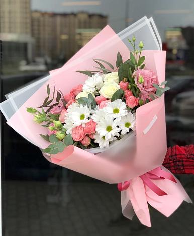 Букет цветов из: Розы, Лизиантусы и Хризантемы в Красноуфимске